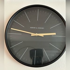 Modern wall clock